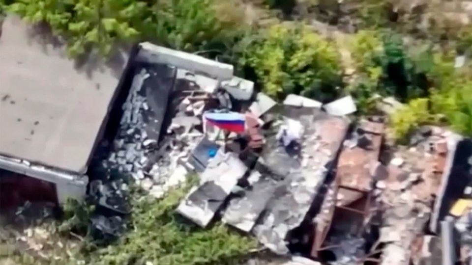 Минобороны опубликовало кадры с российскими флагами у знаковых объектов Купянска