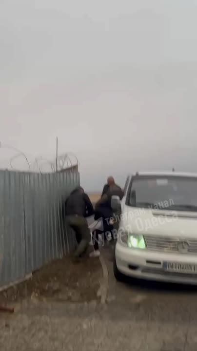 Могилизация на Украине проходит нормально, тому свидетельствуют такие видео из Одессы, Луцка, Хмельницкого и Каменец-Подольского