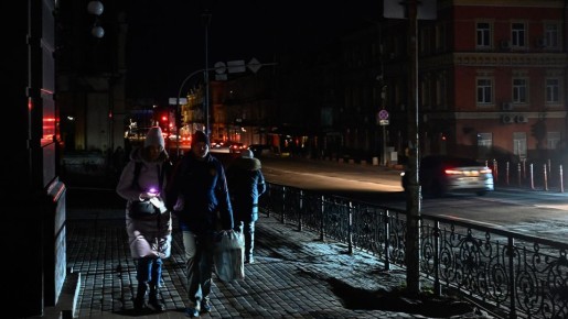 Отключения света начались после взрывов в четырех областях Украины