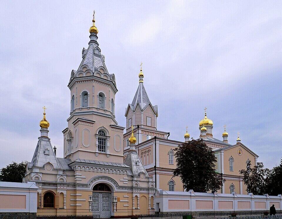 Сторонники ПЦУ начали захват храма УПЦ в Хмельницкой области, пишут СМИ
