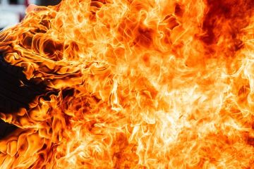 В Хмельницкой области загорелись склады после взрывов